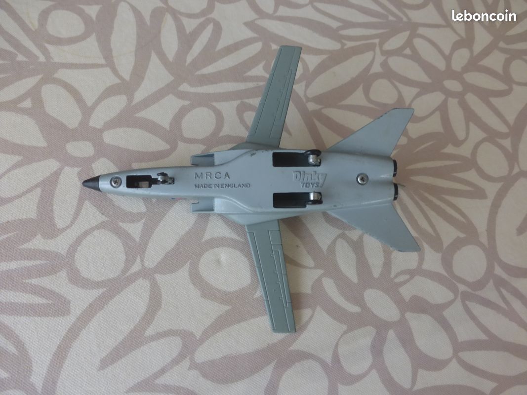 Dinky Toys avion 729 Multi Rôle Combat Aircraft (MRCA) Meccano made in GB les ailes sont a géométries variable grâce a une manette sur le fuselage (image 7)