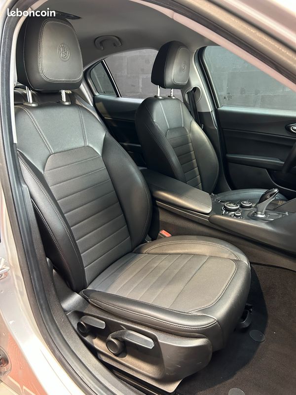 ALFA ROMEO GIULIA 2.2 JTDM 150 SUPER BVA - SYSTEME DNA - GPS - RADAR DE RECUl (image 23)