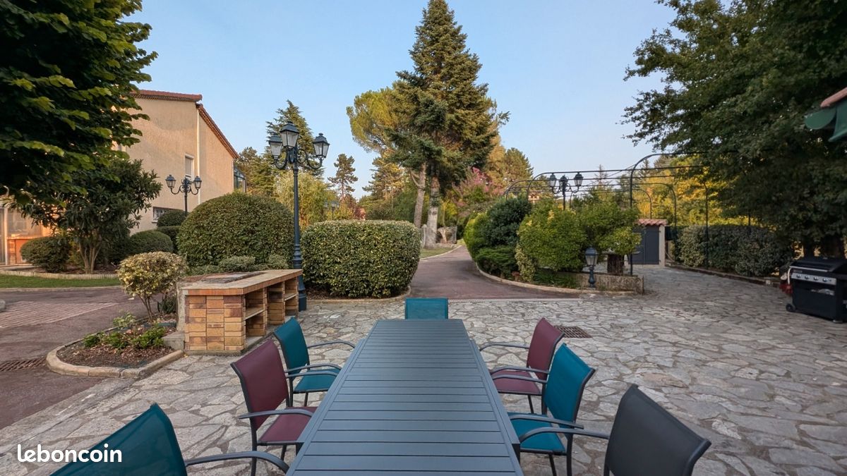 Maison 7 pièces 259 m² · à Montélier · 259 m² · 600 000 €