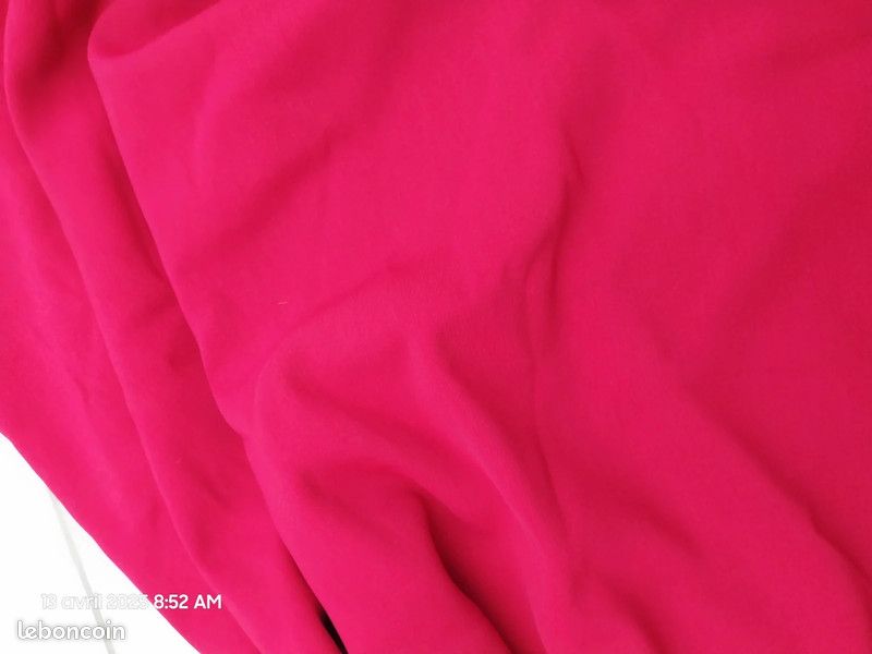 Coupon De Tissu Crêpe - Dimensions 105 X 145 Cm - Couleur Vive - Neuf Pour Couture