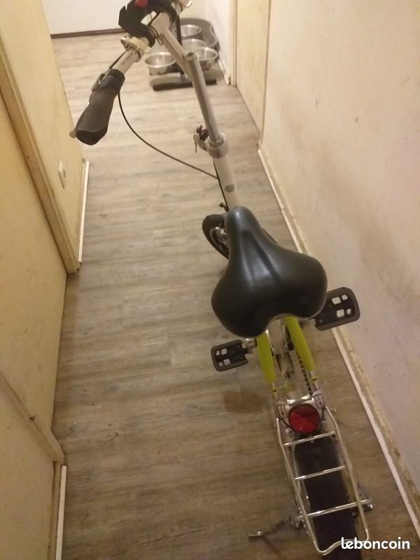 Velo pliant blanc avec porte bagage (image 3)