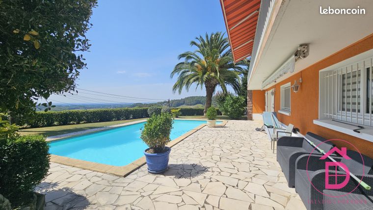 Maison 8 pièces 215 m²