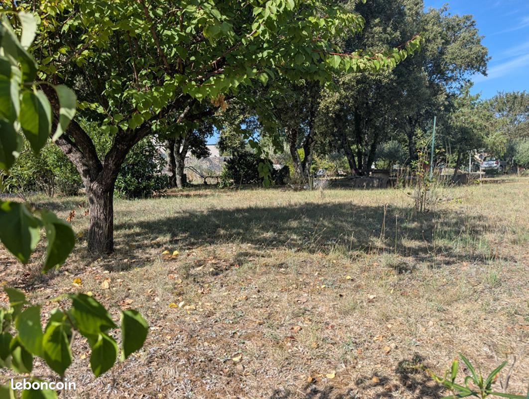 Terrain 681 m² Sardan · 140 000 €