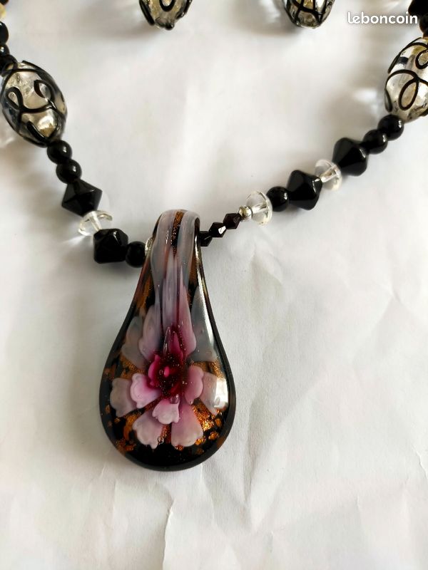 Collier avec boucle d'oreilles (image 2)