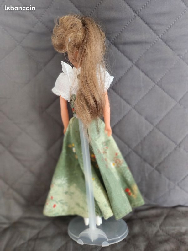 Poupée BELLA TRESSY à pousse de cheveux - Collection
