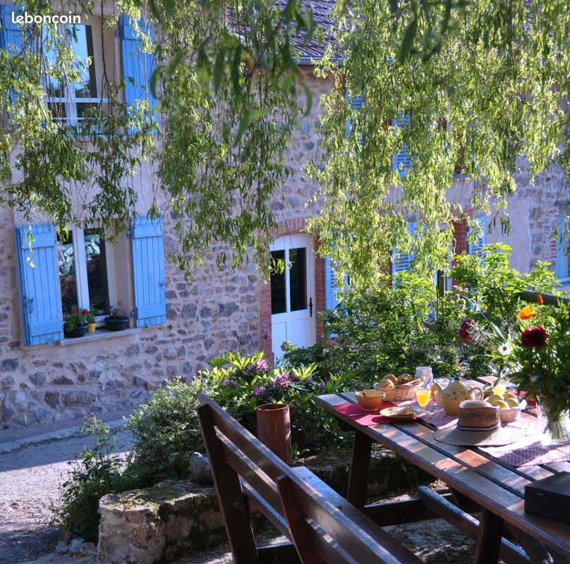 Maison 9 pièces 280 m² · à Ambierle · 280 m² · 395 000 €