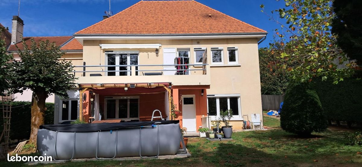 Maison 5 pièces 151 m² · à Nontron · 151 m² · 211 000 €