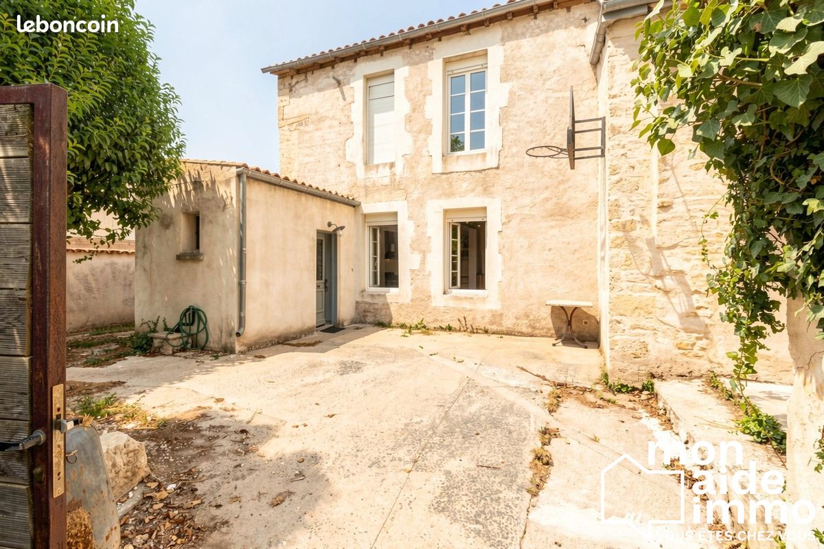 Maison 8 pièces 170 m² · à Surgères · 170 m² · 306 000 €