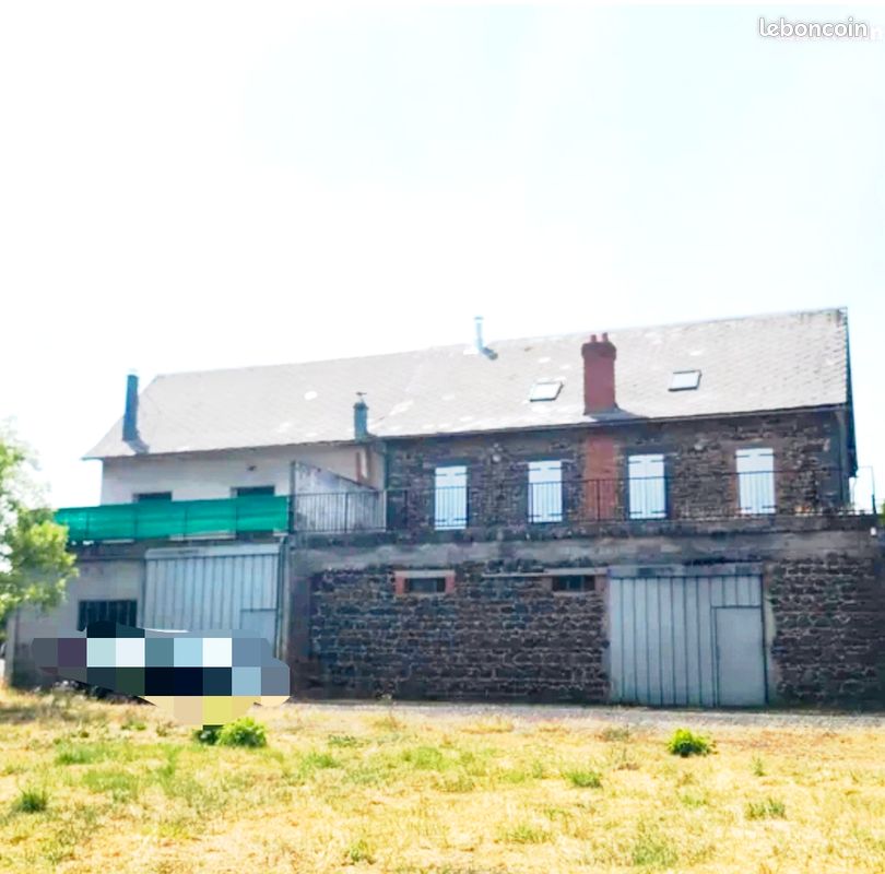 Maison 5 pièces 200 m² · à Rochefort-Montagne · 200 m² · 138 000 €