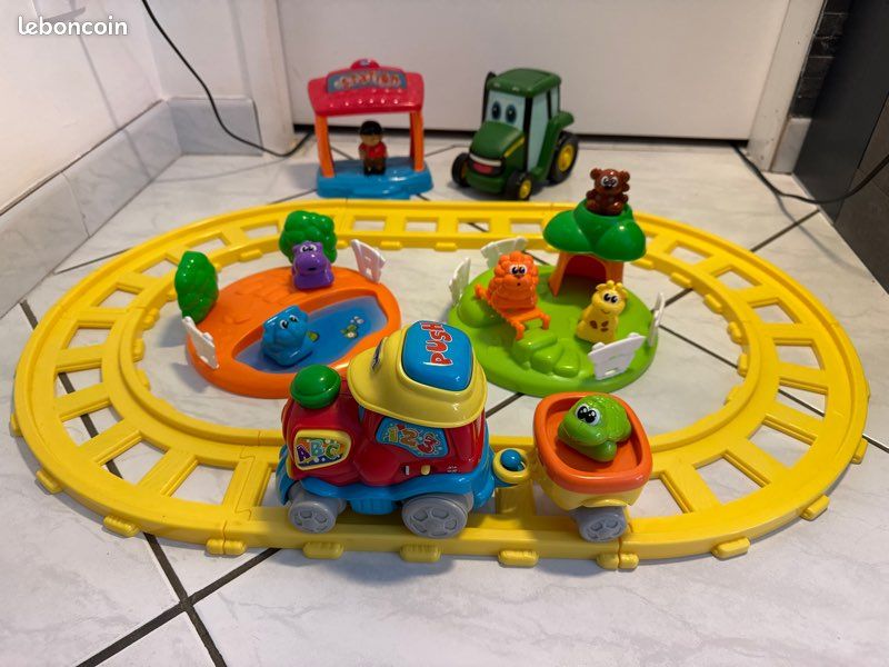 Chicco Train de L'Aventure, Jouet Bilingue Français-Anglais pour Enfants avec Station, Ensemble Train et 6 Animaux, Jouet Éducatif Electronique avec Phrases et Chansons de 1 à 4 ans