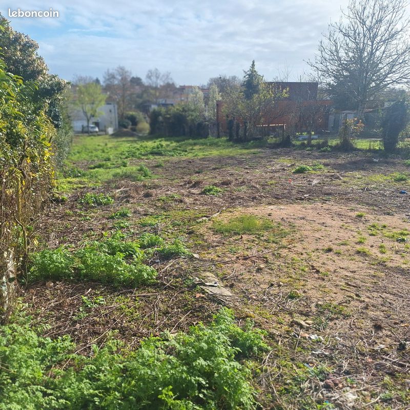Terrain constructible bien lire l anonce roger déposez mon mérite modifiableRue Raymond Tillaud, avenue jourdan Saintes à 2 p