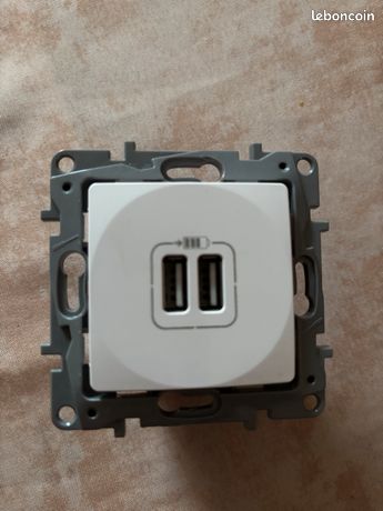 Chargeur Mural Legrand NILOE 664796, Dock USB Micro USB + Latéral, 2400mA, Blanc, Neuf