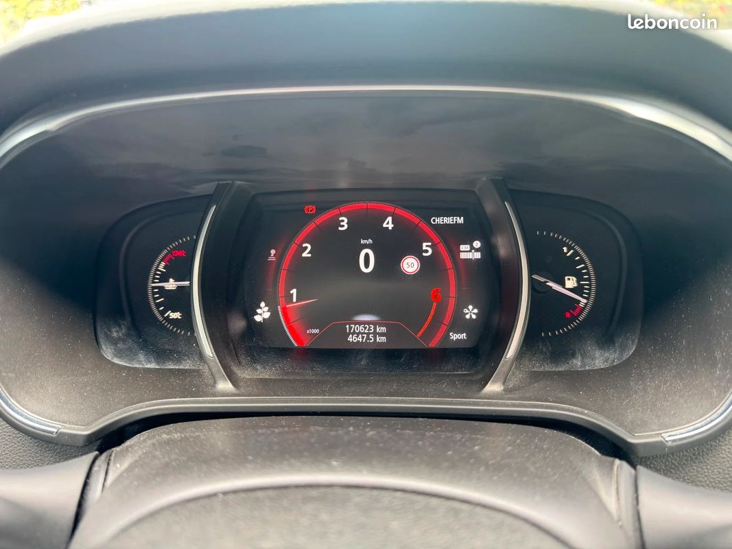 RENAULT MEGANE IV BERLINE TCe 130 Energy GT LINE/ APPLE CARPLAY/ SIEGES SPORT ALCANTARA/TISSU (image 24)