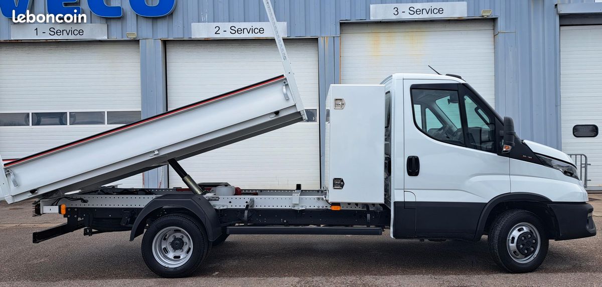 IVECO DAILY 35C16 SIMPLE CABINE BENNE & COFFRE 03 PLACES. NEUF et prêt à partir ( cylindrée moteur 3 litres ). 820HT/mois (image 3)