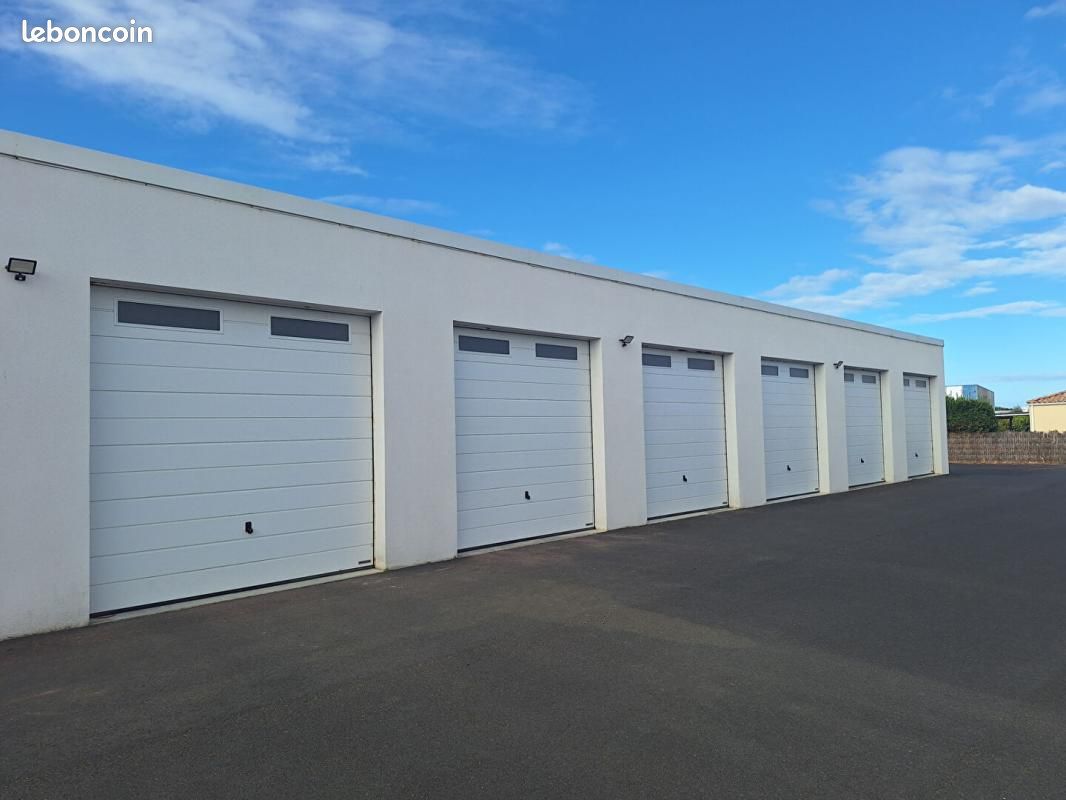 Parking 142 m² · à Les Sables-d'Olonne · 142 m² · 1 462 €/mois