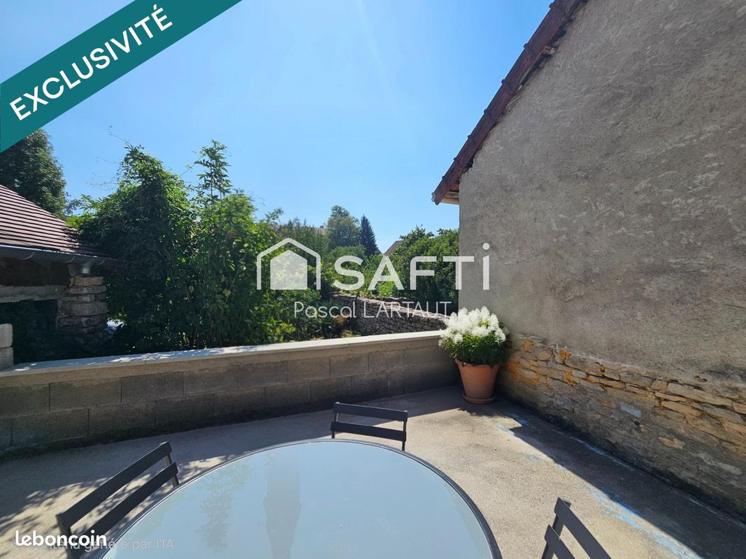 Maison 7 pièces 143 m² · à Château-Chalon · 143 m² · 459 000 €