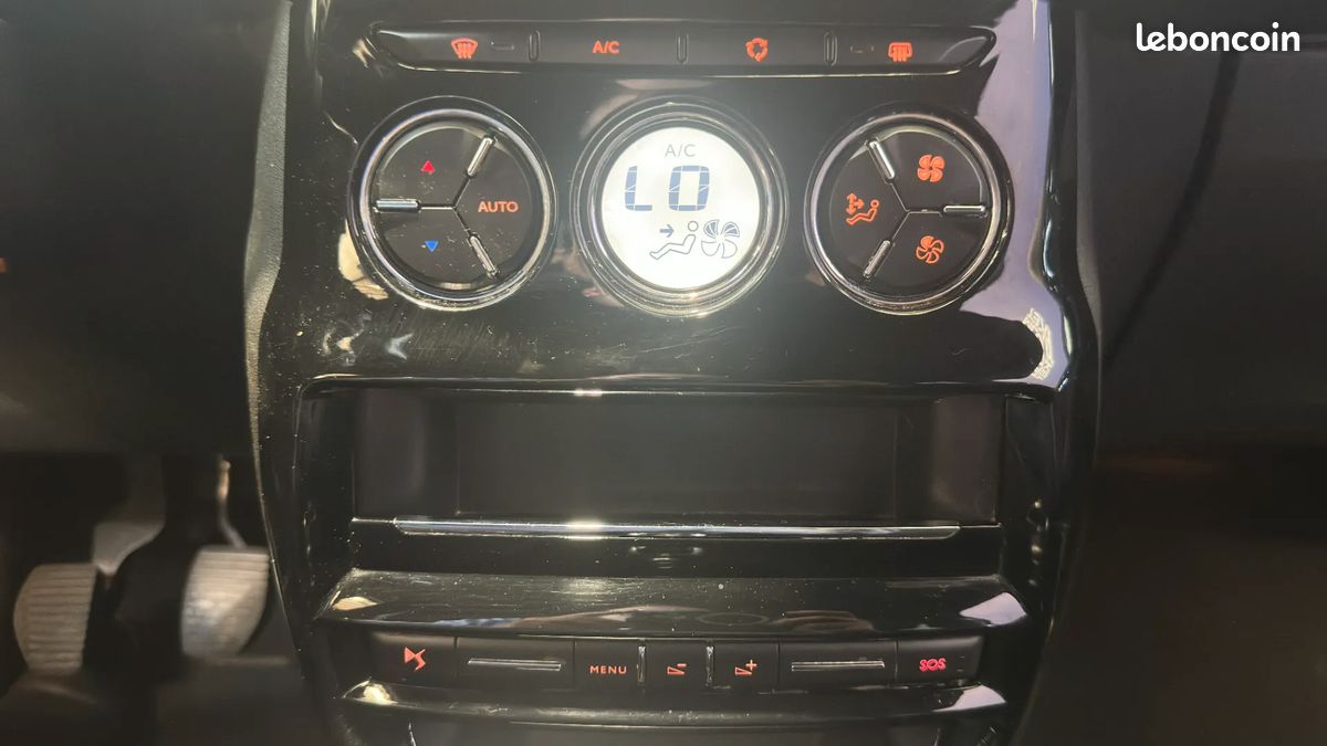 DS DS3 1.6 BlueHDI 100ch Executive - Régulateur de vitesse - Bluetooth - Climatisation (image 16)