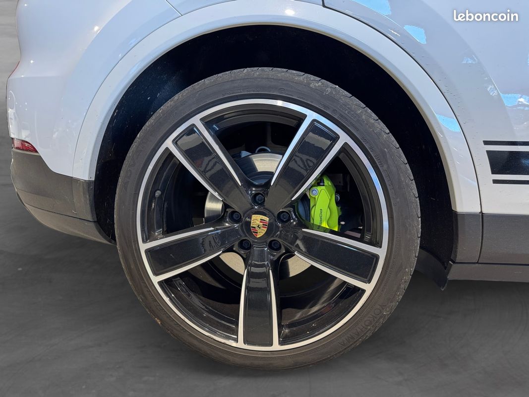 PORSCHE CAYENNE E-Hybrid 3.0 V6 462 ch Tiptronic BVA Platinum Edition Garantie 12 Mois Toit pano Pack Chrono Caméra 360 (image 21)