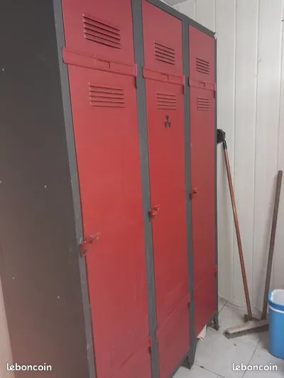 Vend armoire métallique rouge (image 2)