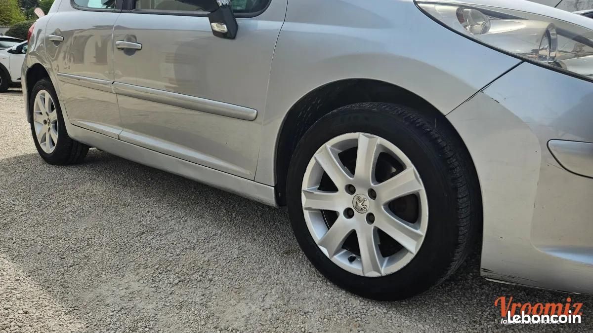 Peugeot 207 1.6 hdi 110 cv POUR EXPORT 5 portes "Embrayage + distribution + amortisseurs remplacées" (image 15)