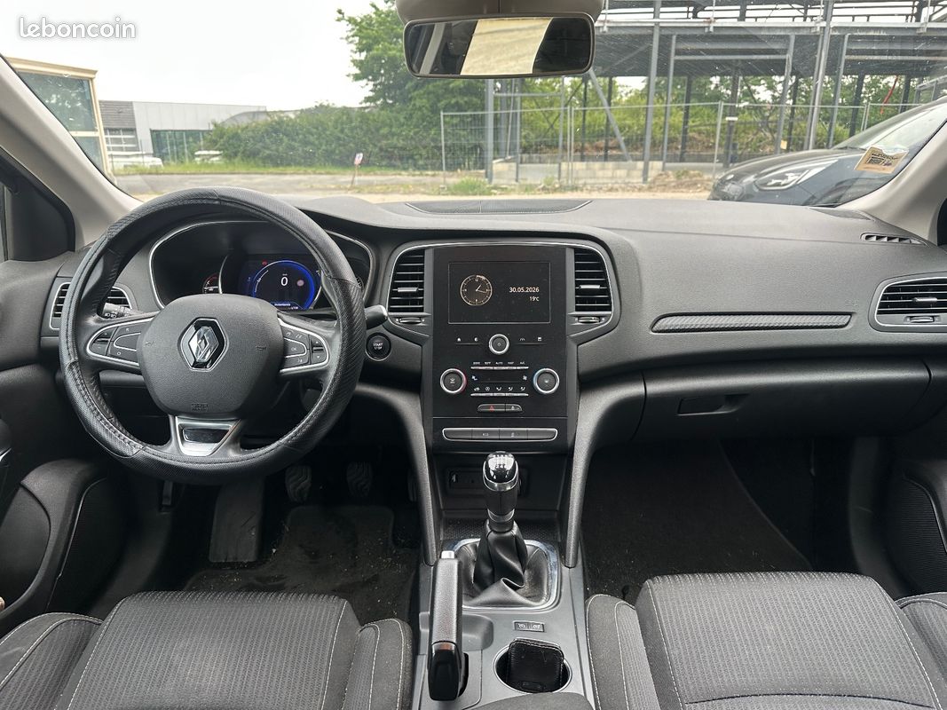 RENAULT MEGANE IV BERLINE TCe 100 Energy Life (image 14)