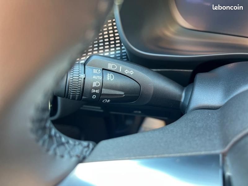 Volvo EX40 Single Extended Range 252ch Black Edition (image 22)