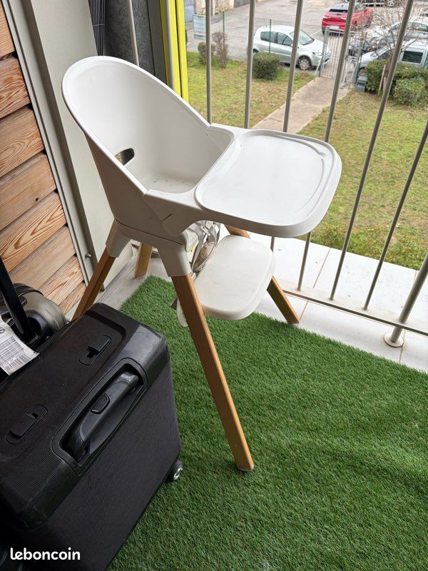 Chaise haute (image 1)
