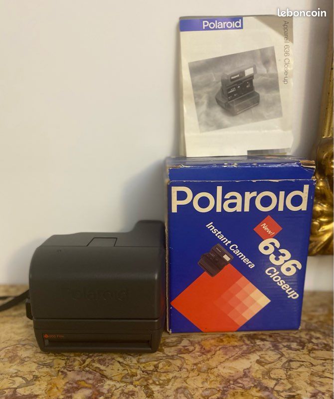 Appareil photo polaroid des années 90 - France