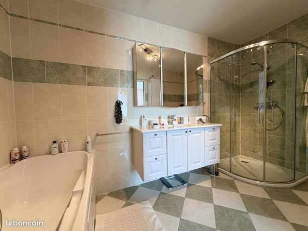 Maison 7 pièces 215 m²