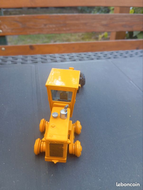 Joal Compact 217 Caterpillar Cat Leveller Scale Truck 1:50