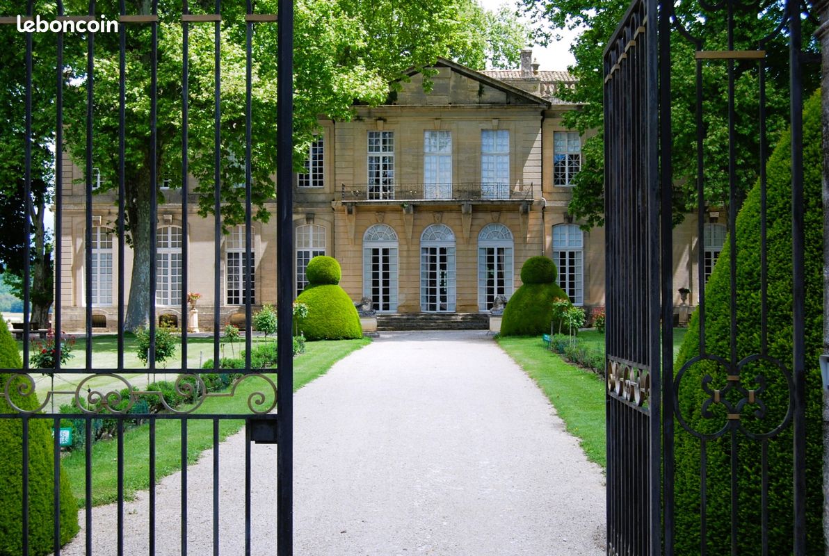 Maison 26 pièces 2000 m² · à Mane · 2 000 m² · 5 900 000 €