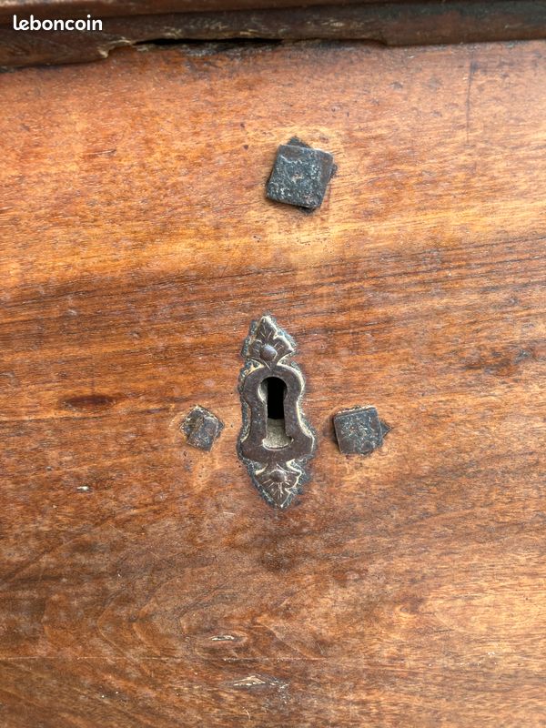 Coffre ancien ou Maie noyer 18eme (image 7)