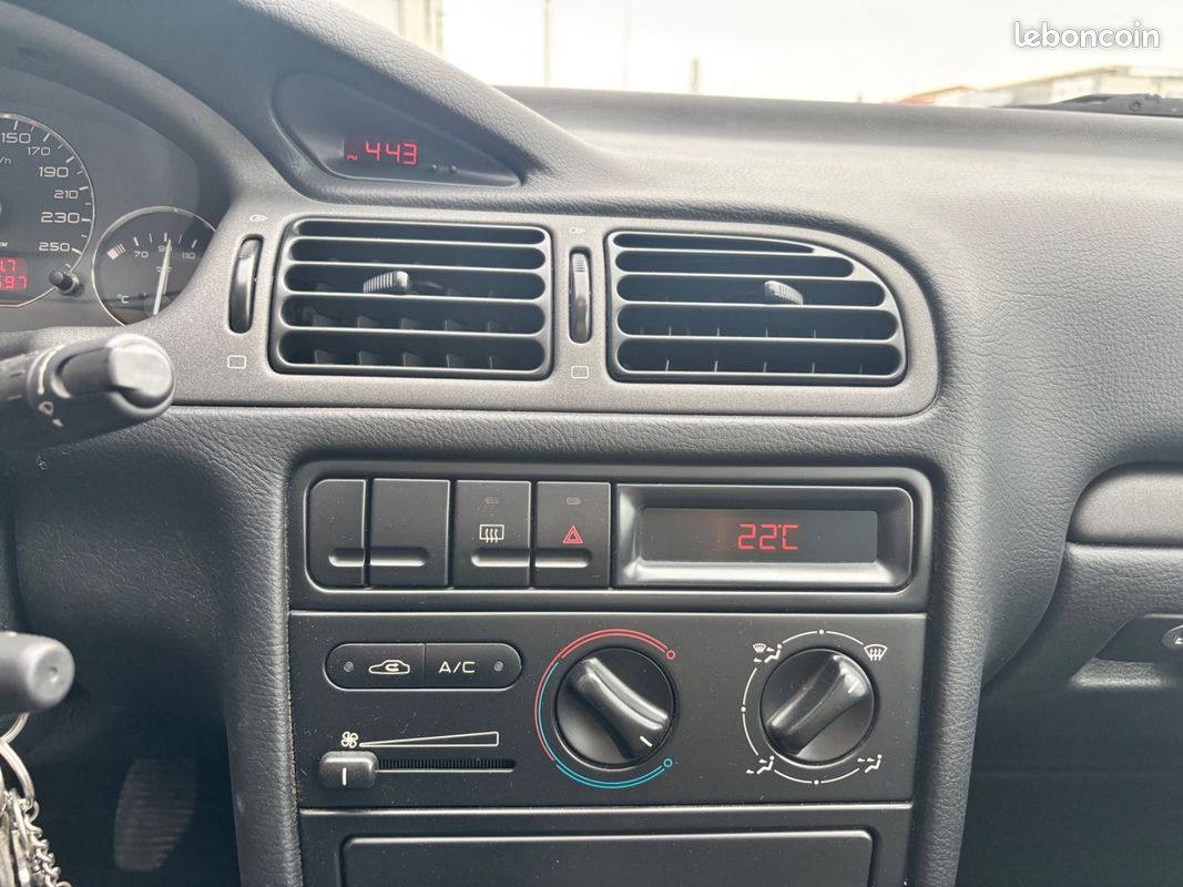 PEUGEOT 406 COUPE 2.0i / Première main (image 21)
