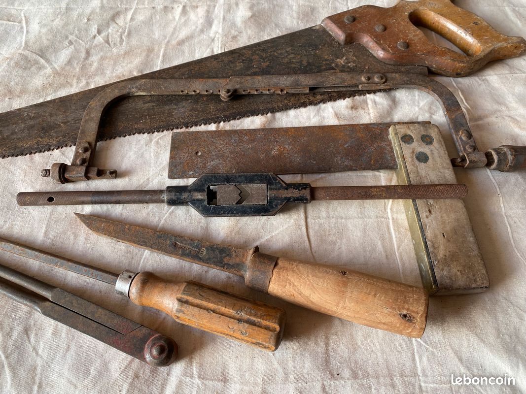 Lot De 5 Vieilles Scies à Main - Outils Anciens Pour Collectionneurs