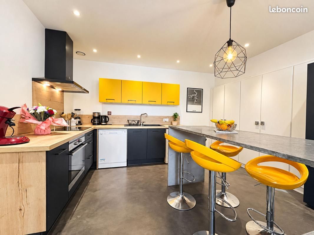 Immeuble 170 m² · à Saint-Sébastien-sur-Loire · 170 m² · 559 000 €