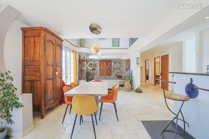 Villa 9 pièces 337 m²