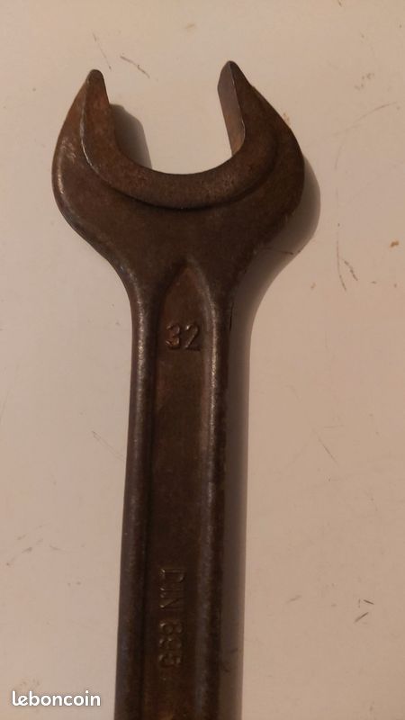 Clef plate (image 1)
