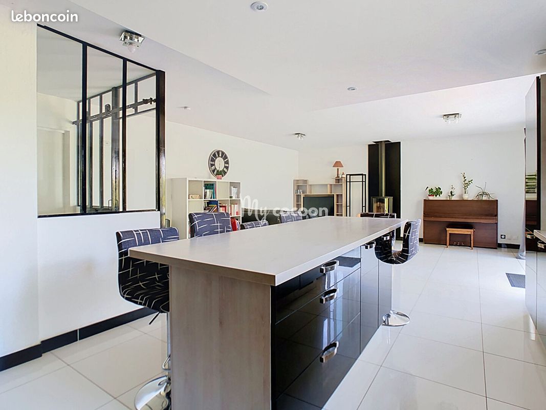 Maison 8 pièces 156 m² · à Ambérieu-en-Bugey · 156 m² · 334 000 €