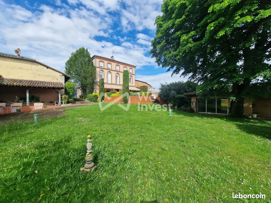 Maison 9 pièces 380 m² · à Castelsarrasin · 380 m² · 315 000 €