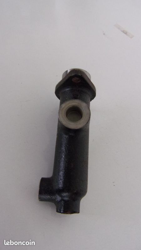 Maitre Cylindre de frein Peugeot 404 (image 2)