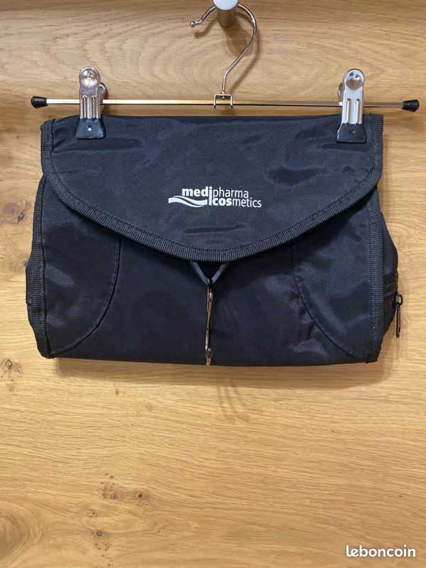 Belle trousse de toilette pliable et à suspendre noire (image 2)