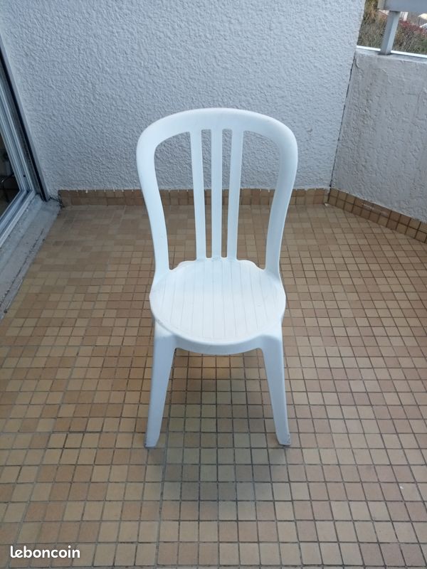 Chaise blanche (image 1)