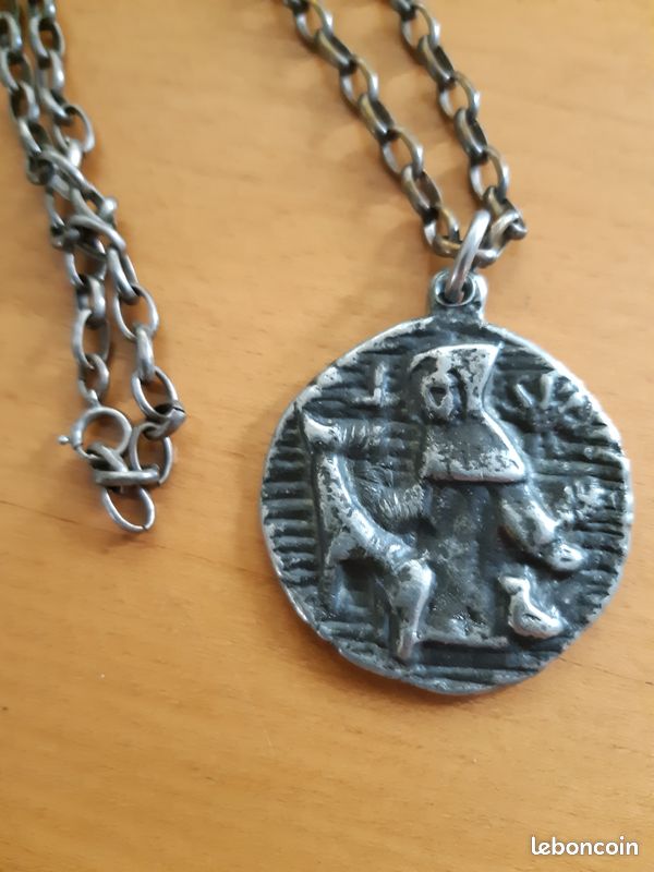 Pendentif métal argenté inspiration celtique en très bon état – Plus de 30 ans (image 1)