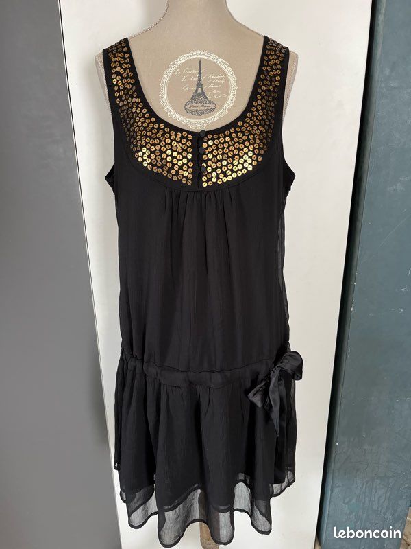 Robe Cache Cache noire à sequins dorés Taille 42 en Parfait État