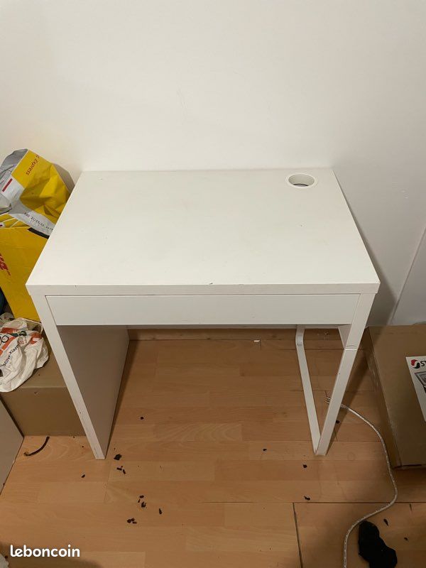 Petit bureau blanc avec tiroir – Idéal télétravail ou étudiant (image 1)