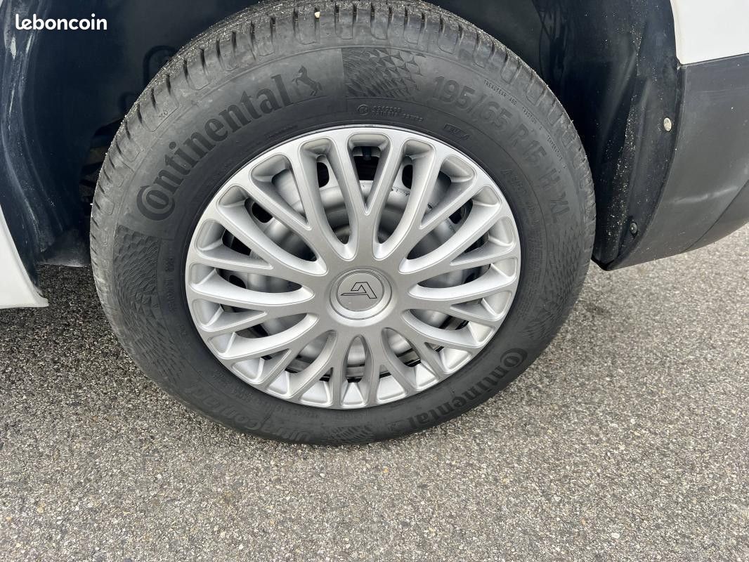 Peugeot Partner 1.5 BlueHDi BVM6 100CV PREMIUM STANDARD Garantie Nationale 12 Mois (image 17)