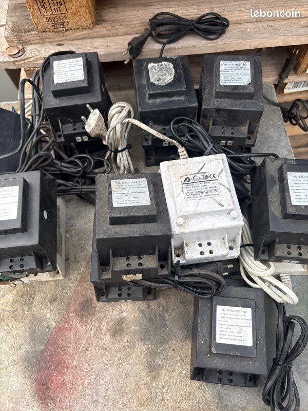 Transformateurs. 220 V. 12 V (image 1)