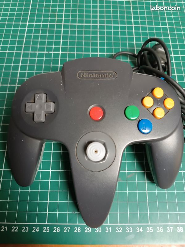 Manette officielle noire/grise Nintendo 64 fonctionne (image 1)