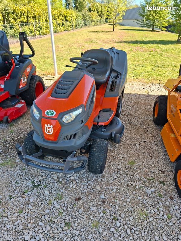 Tracteur tondeuse husqvarna 242 t ramassage et mulching 2025 80 h état proche du neuf (image 1)