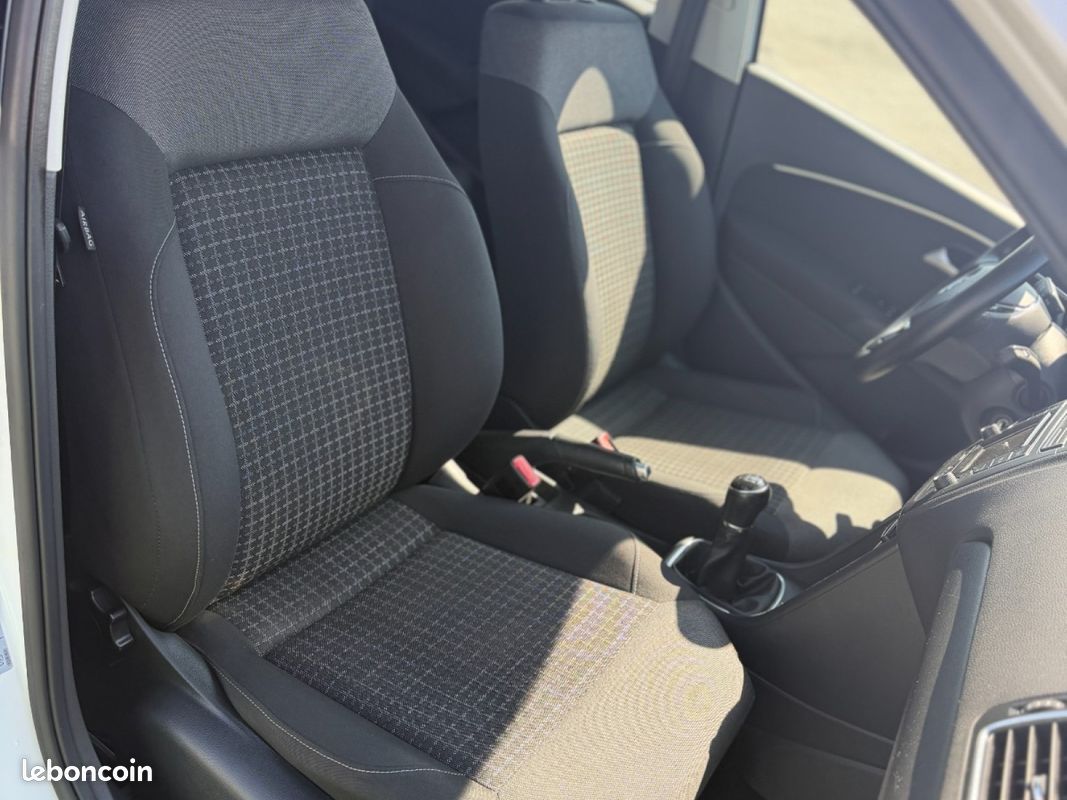 VOLKSWAGEN POLO 1.2 TSI 90 BMT Confortline (image 11)